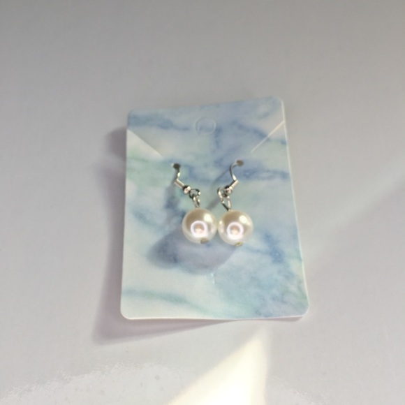 Pearl drop earrings
